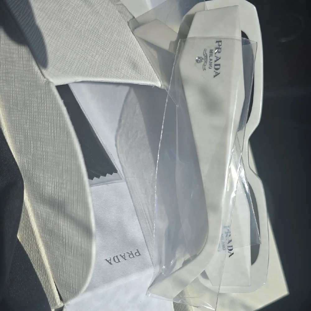 Prada Cream Glasses Case - Picture 4 of 6